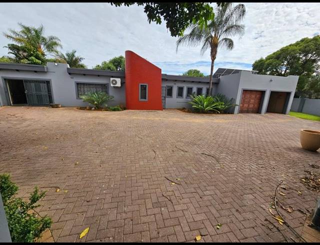 3 BEDROOM HOUSE FOR SALE IN SINOVILLE